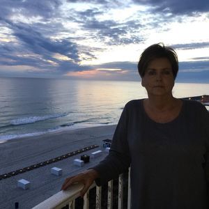 Meet your Posher, Elaine